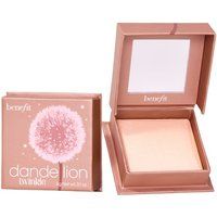Dandelion Twinkle - Rozświetlacz o delikatnym bladoróżowym odcieniu. Rozświetlacze BENEFIT COSMETICS. Za 185.00 zł.