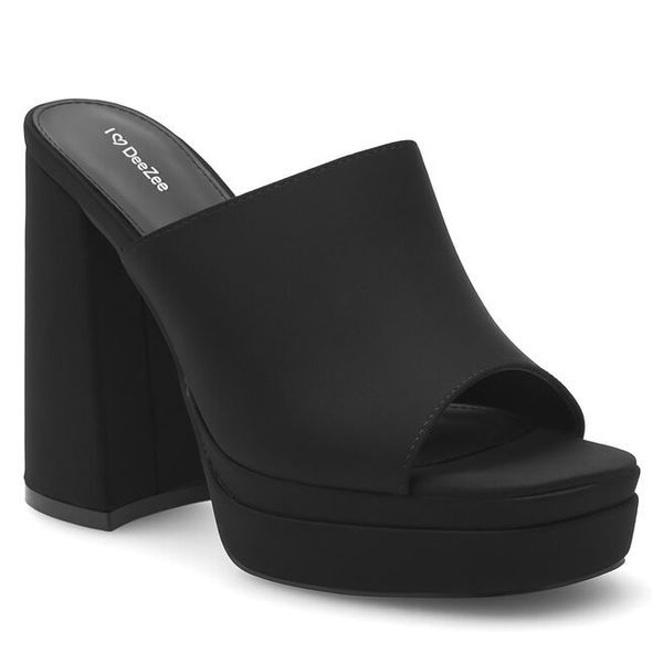 Klapki DeeZee. Czarne klapki DeeZee, bez wzorów, bez obcasa. Za 139.99 zł.