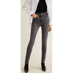 Mango - Jeansy Soho. Szare jeansy Mango, bez wzorów, z podwyższonym stanem. W wyprzedaży za 69.90 zł.