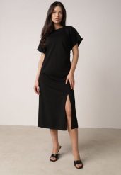 Czarna Sukienka o Rozkloszowanym Kroju z Marszczeniem i Rozcięciem Zinnariae. Czarne sukienki Born2be, na co dzień, l, bez wzorów, z jeansu, bez kołnierzyka, bez ramiączek, maxi, rozkloszowane. Za 89.99 zł.