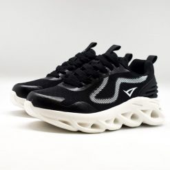 Buty sportowe DIMU czarne. Czarne obuwie sportowe LEGEA, bez zapięcia, na fitness i siłownię. Za 124.00 zł.