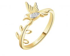 Pierścionek z żółtego złota z diamentami - koliber - 0,01 ct - próba 375. Żółte pierścionki Apart, z diamentem, złote. Za 1,590.00 zł.