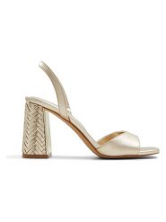 Aldo Skórzane sandały w kolorze kremowym na obcasie rozmiar: 36. Brązowe sandały Aldo, bez wzorów, z otwartym noskiem, bez obcasa, na koturnie, bez zapięcia. Za 130.99 zł.