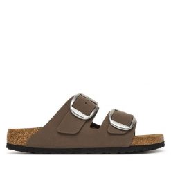 Klapki Birkenstock. Brązowe klapki Birkenstock, bez wzorów, bez obcasa. Za 539.99 zł.