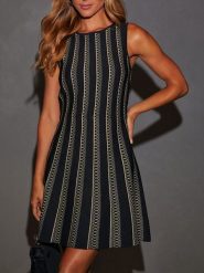 Milan Kiss Sukienka w kolorze czarnym rozmiar: S. Czarne sukienki Milan Kiss, s, bez wzorów, bez kołnierzyka, bez ramiączek, mini. Za 159.21 zł.