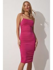 Happiness Istanbul Sukienka "Happiness Istanbul" w kolorze różowym rozmiar: M. Różowe sukienki Happiness Istanbul, m, bez wzorów, bez kołnierzyka, bez ramiączek, midi. Za 60.99 zł.