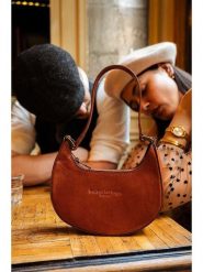 Maison héritage PARIS Skórzana torebka "Orion" w kolorze jasnobrązowym - 21 x 18 x 5 cm rozmiar: onesize. Brązowe torby na ramię Maison héritage PARIS, bez wzorów, z materiału, na ramię, bez dodatków. Za 261.05 zł.