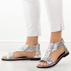 Srebrne sandały damskie M.Daszyński 24148-2 26. Szare sandały M.Daszyński, bez wzorów, z jeansu, eleganckie, bez obcasa, na płaskiej podeszwie, bez zapięcia. Za 169.00 zł.