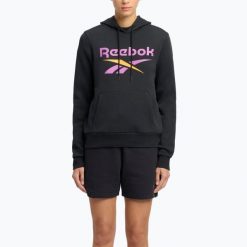Bluza damska Under Armour Rival Fleece Varsity Crew serpentine. Czarne bluzy Reebok, bez wzorów, bez kaptura. Za 179.99 zł.
