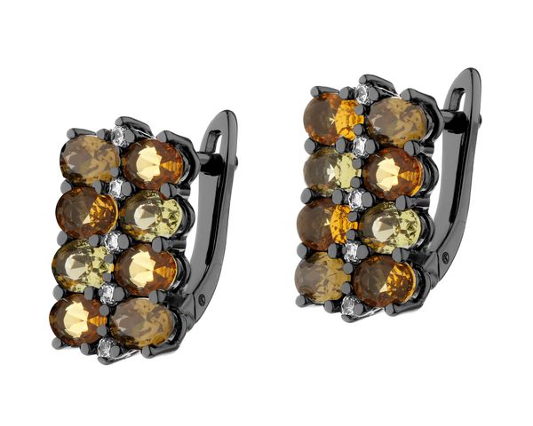 Kolczyki srebrne z cyrkoniami. Szare kolczyki Apart, z cyrkonią, srebrne. W wyprzedaży za 132.30 zł.