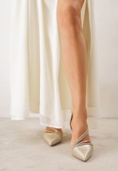 Złote Eleganckie Szpilki VICES Zdobione Paskami z Cyrkoniami Thalasura. Żółte szpilki Born2be, z aplikacjami, eleganckie, bez obcasa, na szpilce, bez zapięcia. Za 119.99 zł.