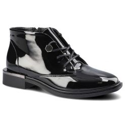 Czarne Skórzane Damskie Botki Chebello Modne Buty. Czarne botki CheBello, z aplikacjami, z lakierowanej skóry, bez obcasa, na płaskiej podeszwie, bez zapięcia. Za 269.00 zł.