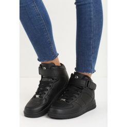 Czarne Buty Sportowe Laura. Czarne obuwie sportowe Born2be, za kostkę, bez zapięcia. Za 89.99 zł.