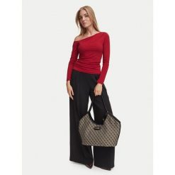 Torebka Guess. Czarne torebki klasyczne Guess, z aplikacjami, bez dodatków. Za 425.99 zł.