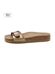 Teegu Klapki w kolorze złotym rozmiar: 40. Żółte klapki teegu, bez wzorów, z otwartym noskiem, bez obcasa. Za 121.99 zł.