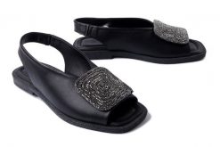 ARTIKER RELAKS 54C0861 czarny, sandały damskie. Czarne sandały Artiker Relaks, bez wzorów, bez obcasa, na płaskiej podeszwie, bez zapięcia. Za 219.90 zł.