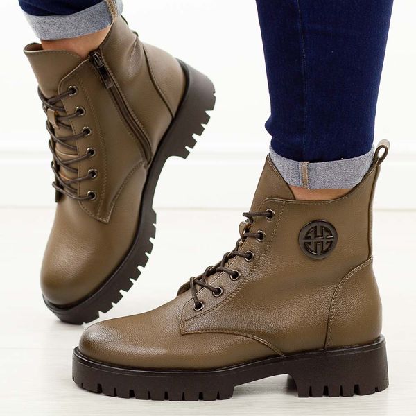 Khaki botki damskie na traperze Potocki 12672. Brązowe botki POTOCKI, na jesień, bez wzorów, z dzianiny, z okrągłym noskiem, bez obcasa, bez zapięcia. Za 269.00 zł.