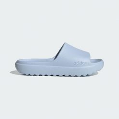 Klapki Adilette Lumia. Niebieskie klapki Adidas, bez wzorów, z materiału, bez obcasa. Za 129.00 zł.