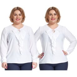 Wyjątkowa biała bluzka z żabotem PLUS SIZE. Białe bluzki Moda Size Plus Iwanek, plus size, bez wzorów, z materiału, biznesowe, bez kołnierzyka, plus size, bez ramiączek. W wyprzedaży za 39.90 zł.