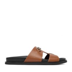 Klapki Nine West. Brązowe klapki Nine West, bez wzorów, bez obcasa. Za 169.99 zł.