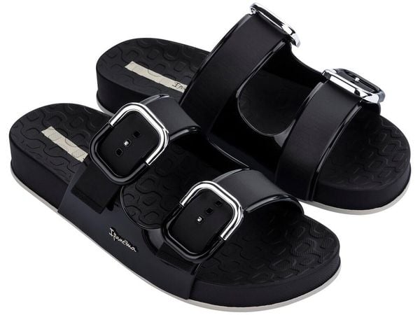 Klapki laczki damskie Ipanema Slide. Czarne klapki Ipanema, bez wzorów, z gumy, bez obcasa. Za 109.00 zł.