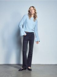 Jeansy flare - czarny. Czarne jeansy Reserved, bez wzorów. Za 139.99 zł.