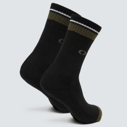 Skarpetki turystyczne długie unisex Oakley Essential Socks 3 pary. Czarne skarpety Oakley, bez wzorów. Za 63.99 zł.