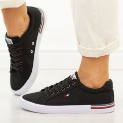 Czarne trampki damskie American Club Lh116. Czarne trampki American CLUB, bez wzorów, z jeansu, bez zapięcia. Za 99.00 zł.