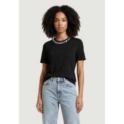 Koszulka crop top Kobieta ONLY ONLPARKER S/S O-NECK BLING TOP BOX JRS. Czarne topy Only, s, bez wzorów, z materiału, bez kołnierzyka, bez ramiączek. Za 145.95 zł.