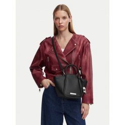 Torebka KARL LAGERFELD. Czarne torebki klasyczne KARL LAGERFELD, bez wzorów, bez dodatków. Za 779.99 zł.