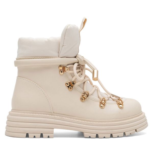 Trzewiki DeeZee. Brązowe botki DeeZee, bez wzorów, bez obcasa, na płaskiej podeszwie, bez zapięcia. Za 99.99 zł.