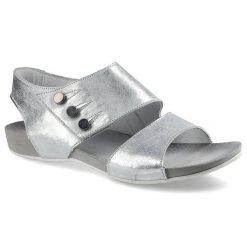 Srebrne Sandały Damskie Lemar Wygodne Buty Skórzane. Szare sandały Lemar, bez wzorów, ze skóry, eleganckie, bez obcasa, na platformie, bez zapięcia. Za 149.00 zł.