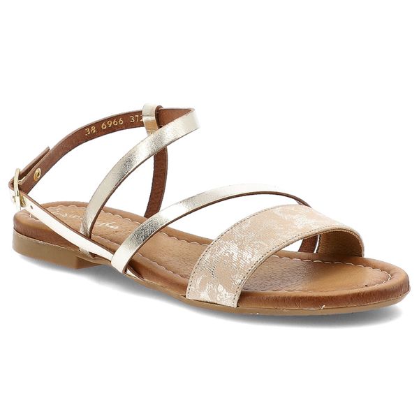 Złote Sandały Maciejka Eleganckie Obuwie Damskie. Żółte sandały Maciejka, bez wzorów, eleganckie, bez obcasa, bez zapięcia. Za 255.99 zł.