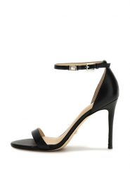 Guess Sandały Kabail FL8KIL LEA03 Czarny. Czarne sandały Guess, z aplikacjami, ze skóry, bez obcasa, na szpilce, bez zapięcia. Za 679.99 zł.
