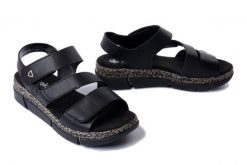 RIEKER V2301-00 black, sandały damskie. Czarne sandały Rieker, bez wzorów, bez obcasa, bez zapięcia. Za 224.93 zł.