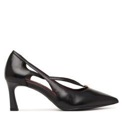 Szpilki Tamaris. Czarne szpilki Tamaris, bez wzorów, bez obcasa, na szpilce, bez zapięcia. Za 394.99 zł.