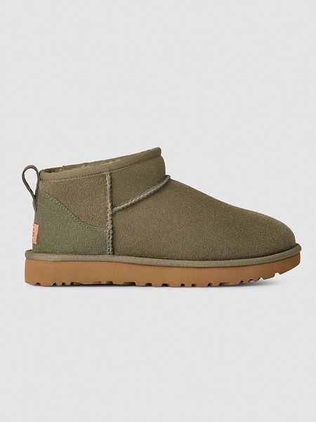 UGG Botki "Ultra Mini" w kolorze khaki ze skóry owczej rozmiar: 38. Białe botki UGG, bez wzorów, ze skóry, bez obcasa, bez zapięcia. Za 660.43 zł.