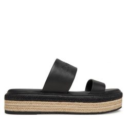 Klapki Calvin Klein. Czarne klapki Calvin Klein, bez wzorów, bez obcasa. Za 264.99 zł.