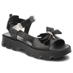 Czarne Sandały Chebello Modne Obuwie Damskie. Czarne sandały CheBello, z aplikacjami, ze skóry, eleganckie, bez obcasa, bez zapięcia. Za 379.00 zł.