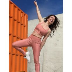 Legginsy damskie Les Poulettes Fitness rose corail. Brązowe legginsy LES POULETTES FITNESS, xs, bez wzorów, z elastanu. Za 365.00 zł.