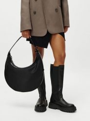 LeGer Torebka "Sarina" w kolorze czarnym rozmiar: onesize. Czarne torby na ramię LeGer, bez wzorów, z materiału, na ramię, bez dodatków. Za 130.99 zł.