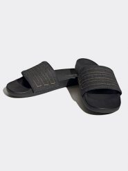 Adidas Klapki w kolorze czarnym rozmiar: 42. Czarne klapki Adidas, bez wzorów, z otwartym noskiem, bez obcasa. Za 131.74 zł.