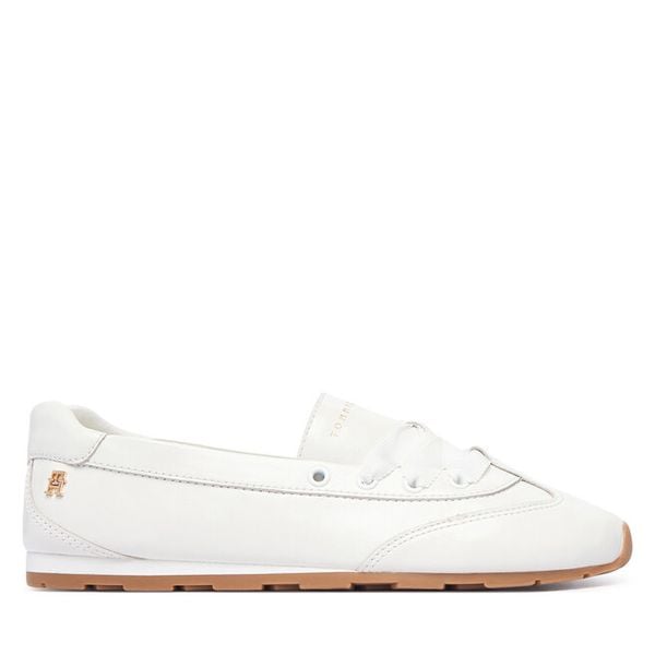 Baleriny Tommy Hilfiger. Białe baleriny TOMMY HILFIGER, bez wzorów, bez obcasa. Za 449.99 zł.