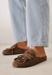 Ciemnobrązowe Klapki VICES Typu Mule z Koralikami Frędzlami i Kokardą Dioleora. Brązowe klapki Born2be, z aplikacjami, bez obcasa, na płaskiej podeszwie. Za 119.99 zł.