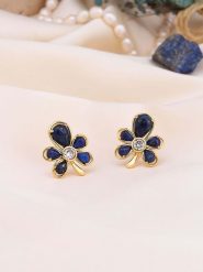 Pierres de Jade Pozłacane kolczyki-wkrętki z lapis lazuli rozmiar: onesize. Niebieskie kolczyki Pierres de Jade, z cyrkonią, pozłacane. Za 39.99 zł.