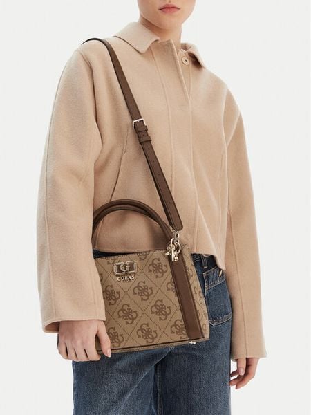 Guess Torebka Karnilla HWOS99 01060 Brązowy. Brązowe torebki klasyczne Guess, z aplikacjami, ze skóry, bez dodatków. Za 639.99 zł.