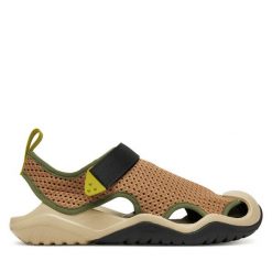 Sandały Crocs. Brązowe sandały Crocs, bez wzorów, z meshu, bez obcasa, na płaskiej podeszwie, bez zapięcia. Za 219.99 zł.