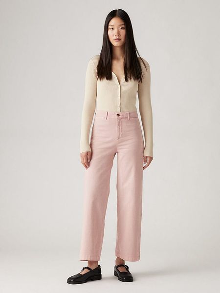 Levi´s Spodnie w kolorze jasnoróżowym rozmiar: W28/L29. Różowe spodnie materiałowe l, bez wzorów, z materiału, z podwyższonym stanem. Za 135.49 zł.