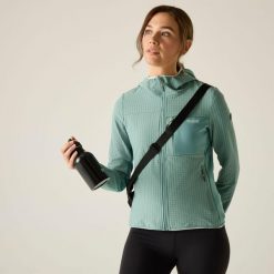 Damska bluza polarowa z kapturem i zamkiem błyskawicznym Kemilia. Zielone bluzy Regatta, bez wzorów, z elastanu, z kapturem. W wyprzedaży za 229.99 zł.