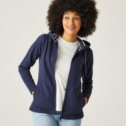 Bayletta damska bluza z kapturem. Niebieskie bluzy Regatta, bez wzorów, z kapturem. W wyprzedaży za 166.90 zł.